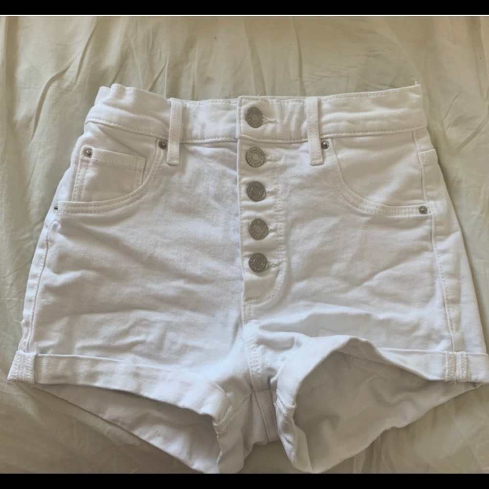 High waited white jean shorts🤍